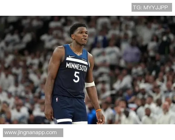 爱德华兹单节狂砍19分太阳全队仅得19分显差距